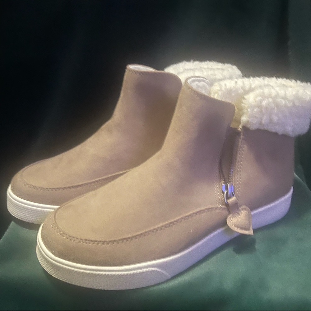 Women's Tan Ankle Boots with White Fur Lining